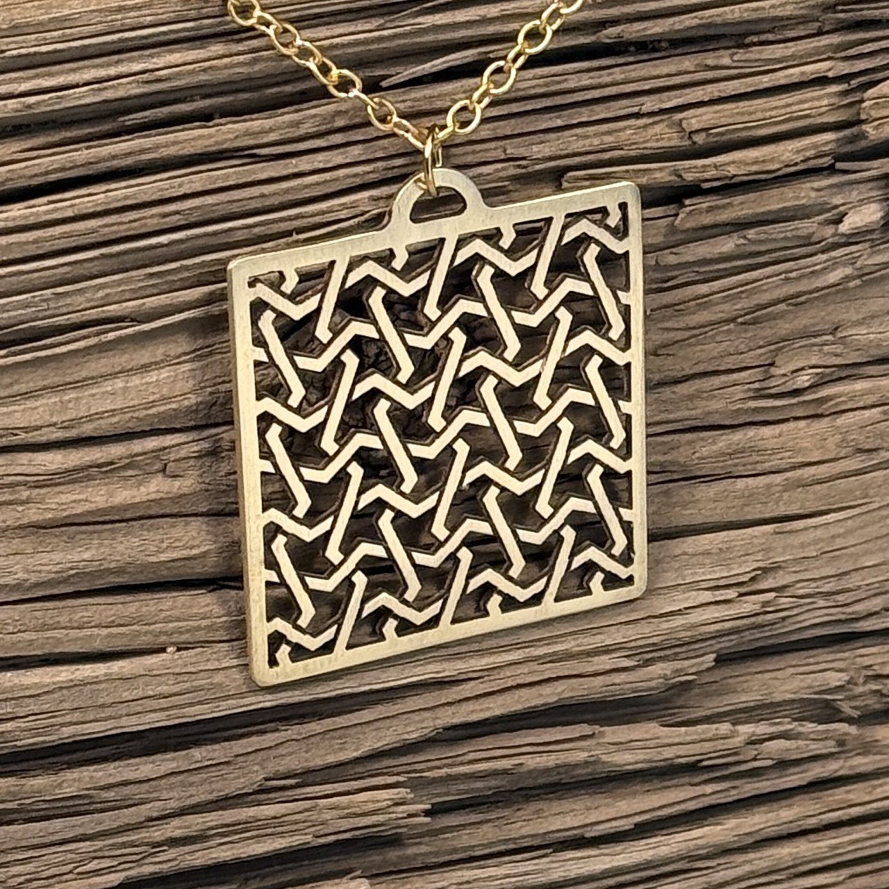 Alcazar Woven Pendant